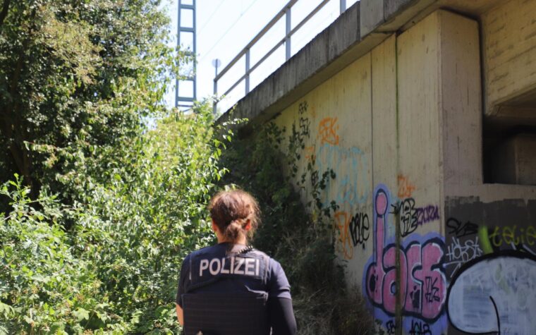 El fuego provoca el cierre de la línea ferroviaria Düsseldorf-Colonia