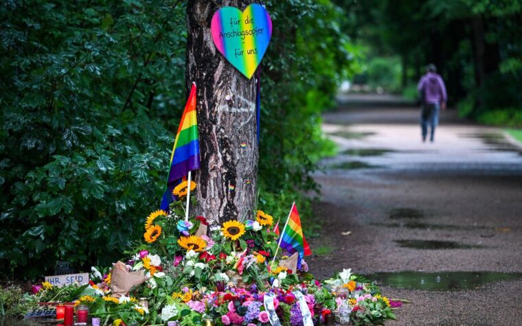 CSD-Ataque: Asesor de extremismo llama al autor adaptado