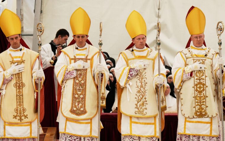 Vatikan excomulga a los hermanos de Pío de la Iglesia