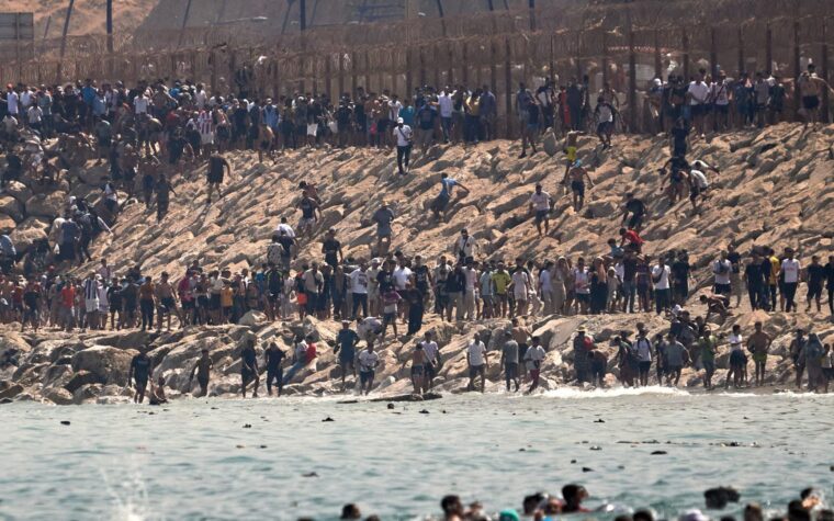 Migración en Ceuta: España envía soldados para apoyo