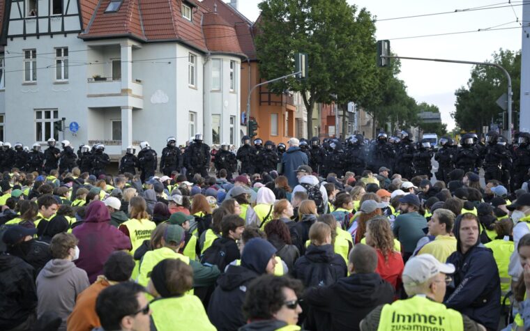 AfD-Congreso del partido: manifestantes bloquean carretera