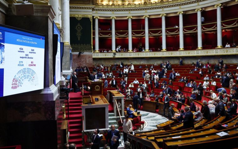 Francia prohíbe las redes sociales para menores de 15 años