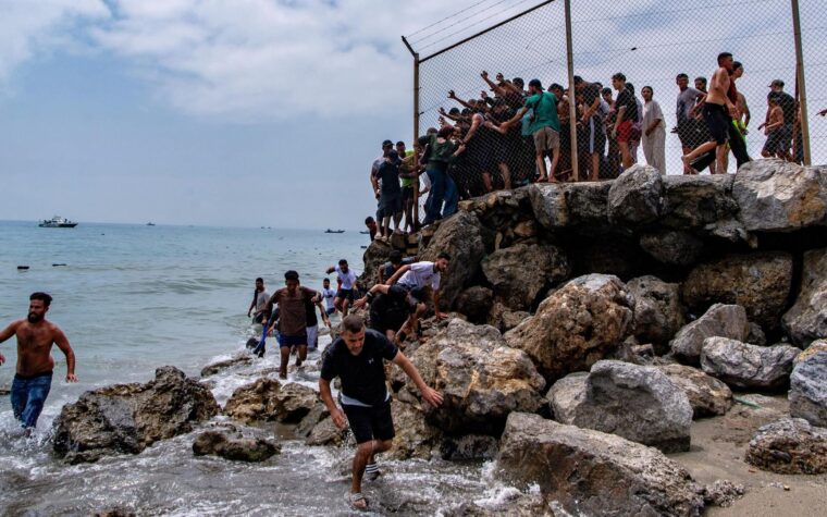 Ceuta solicita militares debido a la crisis migratoria