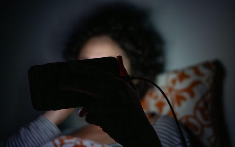 Nachtliche restricción de redes sociales para adolescentes en el Reino Unido