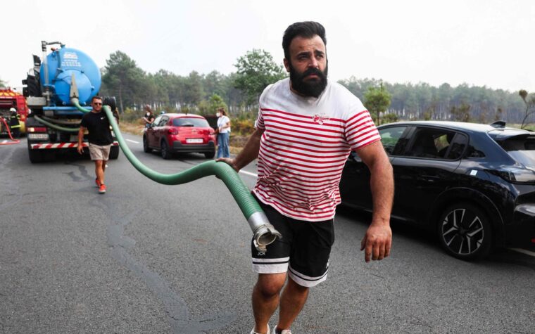 Voluntarios ayudan a combatir incendios en Burdeos