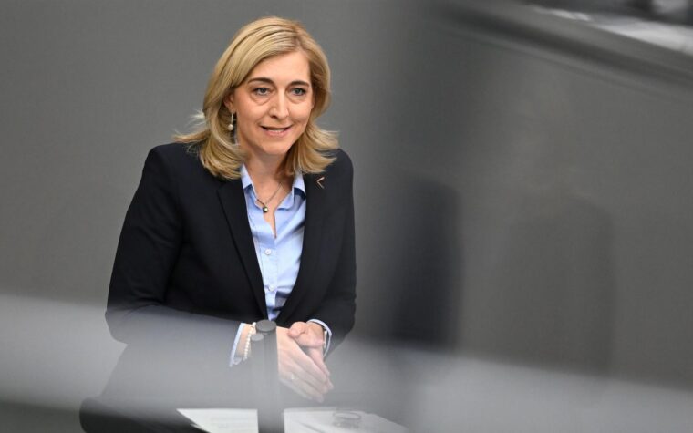 Ministra de Salud Warken considerada como jefa de la Cancillería