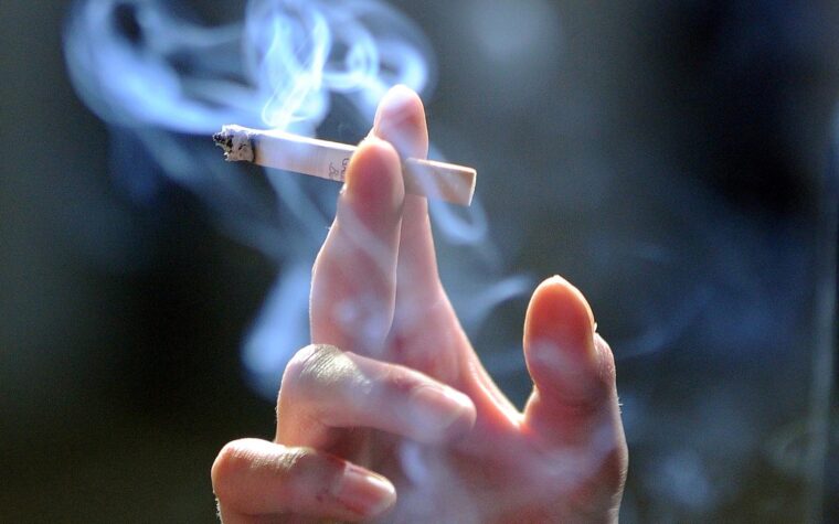 El gobierno planea un mayor incremento del impuesto al tabaco